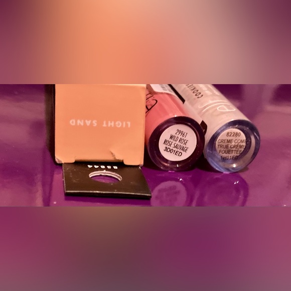 Elf Lipgloss and Concealer Bundle - Picture 2 of 10